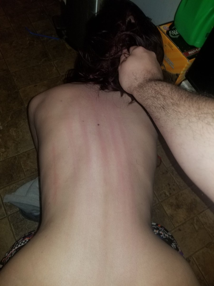 DadFoxxy's tweet photo. My wife(and a few of her friends) know that as much of a sweetheart as I can be I'm also capable of being quite rough when the mood calls for it.

#nsfwtwitter #nsfw #fuck #amateur #porn https://t.co/4Ku1J53grM