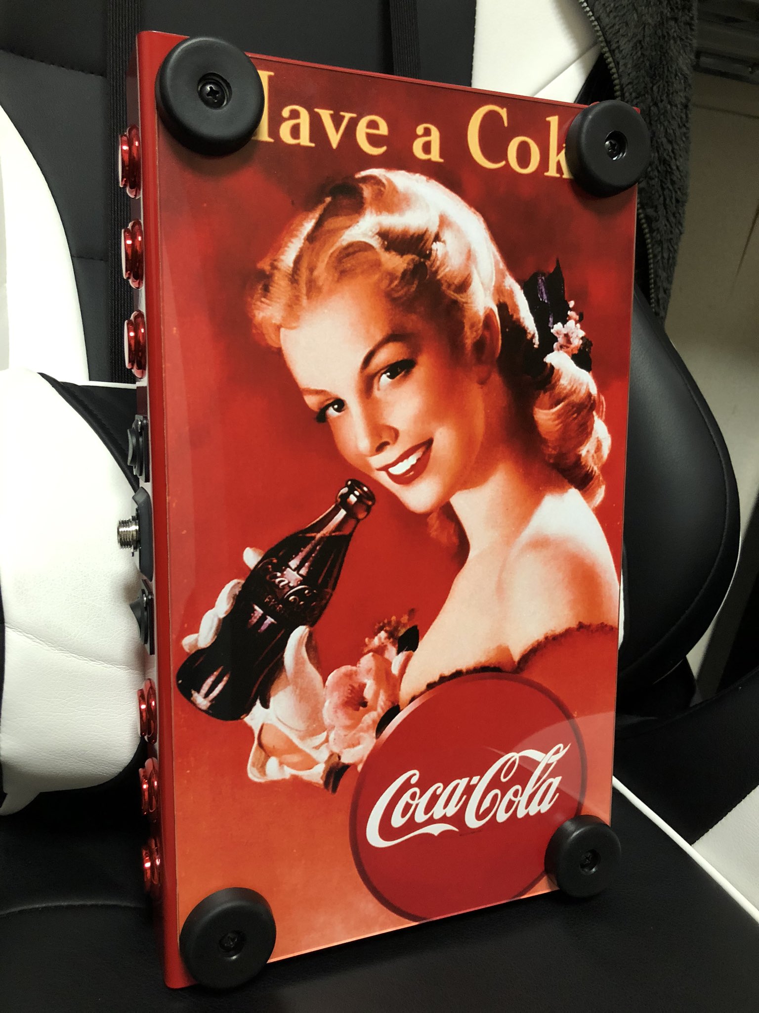Shiryl Shi 東京オリンピック聖火ランナー Team Coca Colaで選ばれた記念に 大好きなアーケードスティックを製作 テーマが キミ色で 走れ にちなんで 大好きなアーケードスティックを 大好きなcoca Cola Led色にしました Teamcocacola