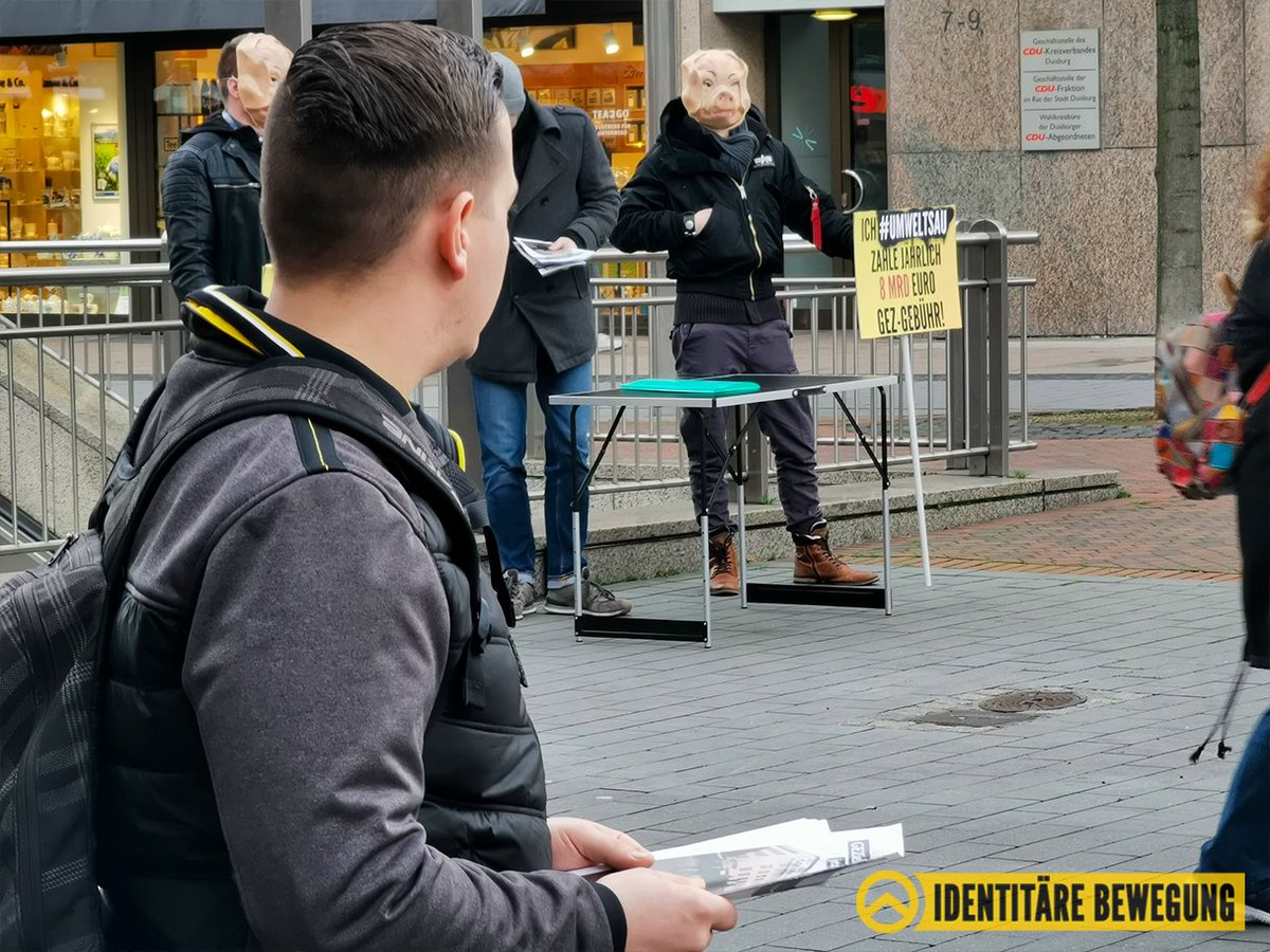 +++ Infostände #GEZ-Kampagne +++
Vergangenes Wochenende hielten #identitäre Aktivisten in 3 Städten - #duisburg, #koeln und #muenster - Stände zur Aufklärung über die #zwangsgebühren und Wege des legalen Widerstandes ab. Auch der <a href="/WDRaktuell/">WDR</a> freute sich über erneuten Besuch! #örr