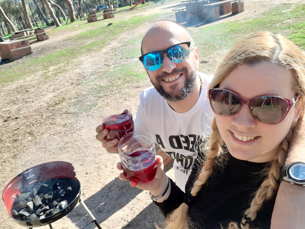 kylexy1981's tweet photo. Día de barbacoa con la preciosa @Rubita2014 https://t.co/g0RWGSuD8a