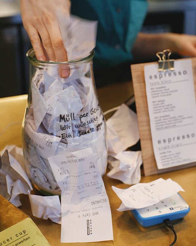 Dies ist Müll per Gesetz,
wir wünschen uns ein Gesetz gegen Müll!
Wir als gastronomischer Betrieb finden es ist wichtig etwas gegen den verbreiteten Steuerbetrug zu tun, doch ist die neue Bonpflicht eine reine Vermüllung, oder ein Weg zur Transparenz? 
W… ift.tt/36TONY7