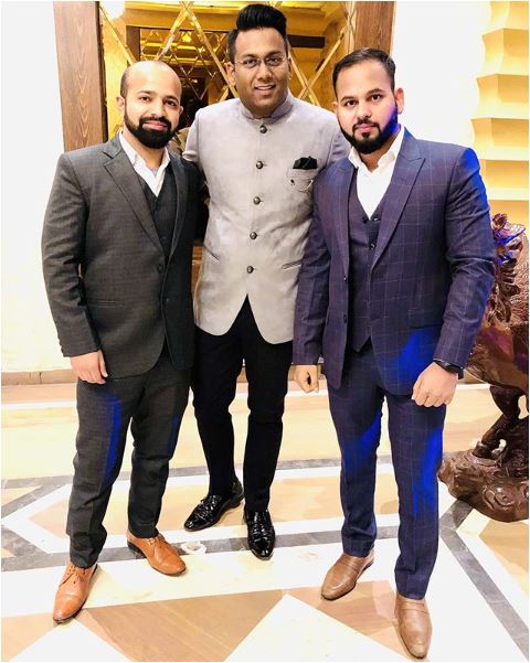 himan423's tweet photo. #latepost
#weddingsession
#DostKiShaadi
#1Jan2020

#Followme
#likeforlike
#followforfollow https://t.co/hsaYycnZwI