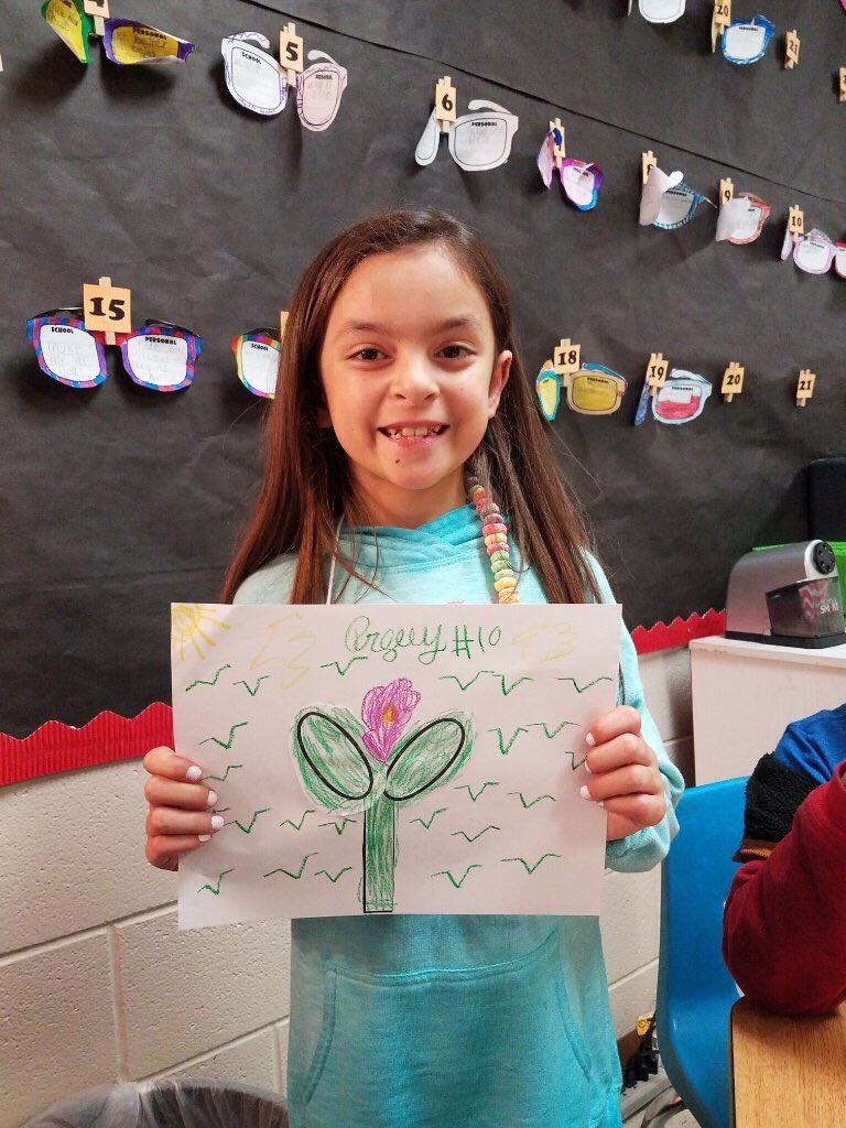 Presley’s 100th day of school, her teacher loved how she turned her 100 into a Flower 🌸❤️