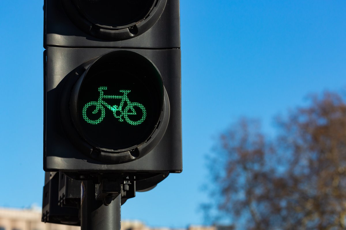 TfL's tweet photo. We’ve agreed to work with @LACity on a series of innovation challenges 🌎

These will ask companies to pitch their best ideas to us for tackling our common transport problems 💡

Applications for the first, London FreightLab, close at midday tomorrow 🕛 https://t.co/IenbXDmFCe. https://t.co/QuEogpM5d5