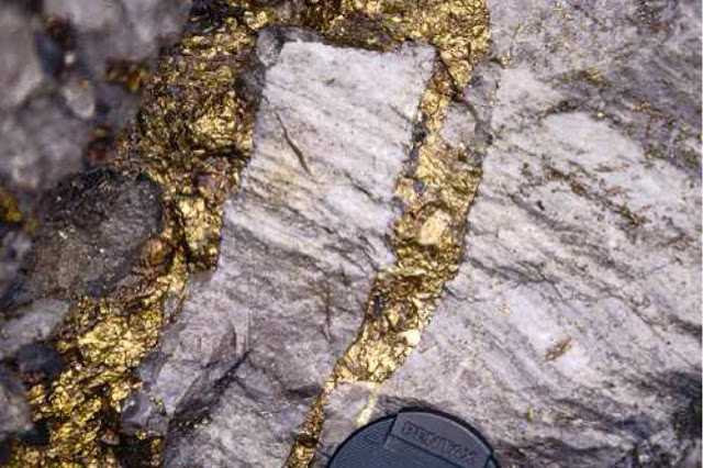Geological vein of gold courtesy of Geology In blog
