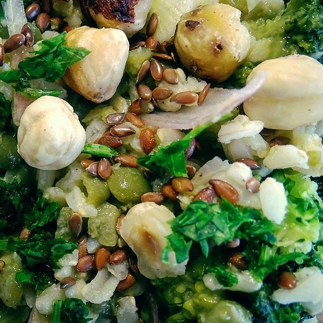 Un vegan Bowl en mega zoom 👀
.
.
.
#hallessolanid #repas #lunch #healthyfood #salad #buddhabowl #vegan #veganfood #vegetables #saveurs #appetit #recette #fraicheur #cuisine #maison #frais #bio #organic #herault #montpellier #lodeve #sete #restaurant … ift.tt/388prrf