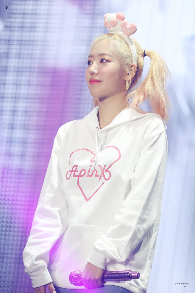 Heart_KNJ415's tweet photo. 200202 PINK WORLD #에이핑크 #남주 (@APINKKNJ) 
#김남주솔로기원 응원할게💛💙 https://t.co/ZXrFoXotDc