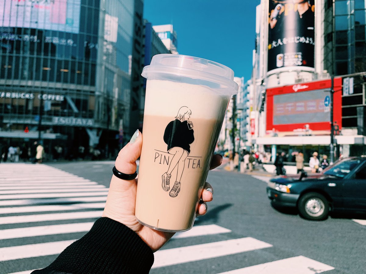 PINTEA_shibuya's tweet photo. 【間違いない！ウーロンミルクティー】
厳選された茶葉で優しく香りを抽出している、ロイヤルウーロンミルクティー。
ミルクのコクとまろやかな甘味で安定の美味しさをお届けします！

#PINTEA #チーズティー #渋谷カフェ #センター街 #タピ活 #タピオカ部 https://t.co/nCNt3JYaqZ