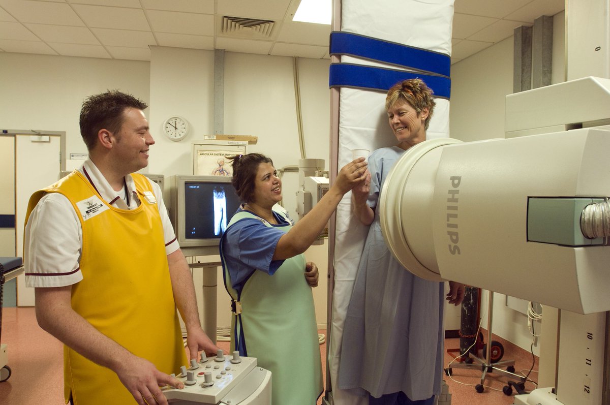 Have you or someone you know ever broken a bone? Chances are, you've met a #radiographer!

Diagnostic radiographers have a high-pressure and rewarding job of diagnosing problems quickly and efficiently. 

We need more #radiographers! Join our profession: raiographycareers.co.uk