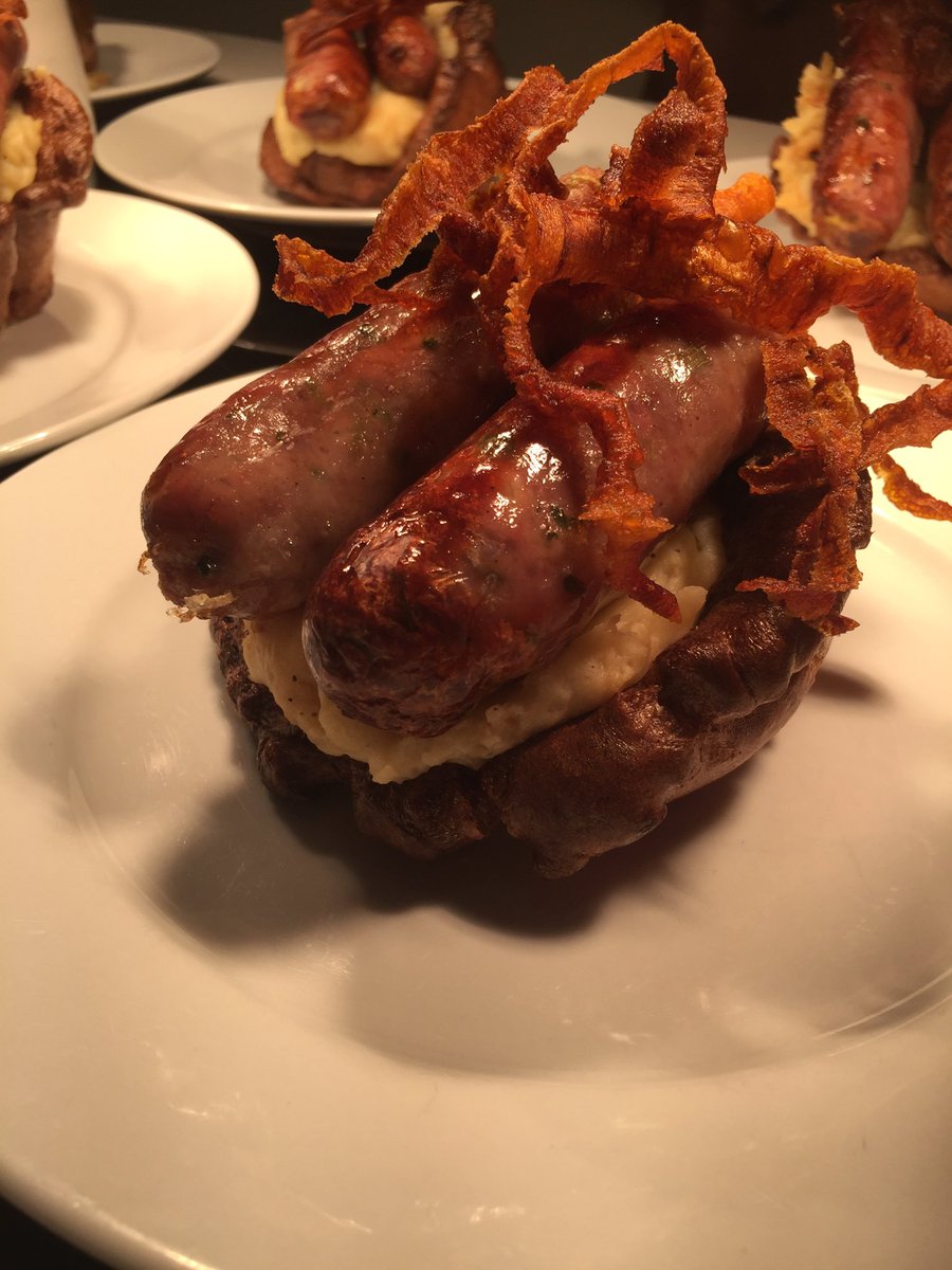 Sausage &amp; mash carrot peel crisps ⁦<a href="/LondonReedy/">PaulReed</a>⁩⁦<a href="/thelibrary_uk/">The Library</a>⁩