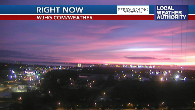 RyanMichaelsWX's tweet photo. Some beautiful colors are showing up under the clouds through this morning's sunrise! #NWFL https://t.co/EmJQ4psqvg
