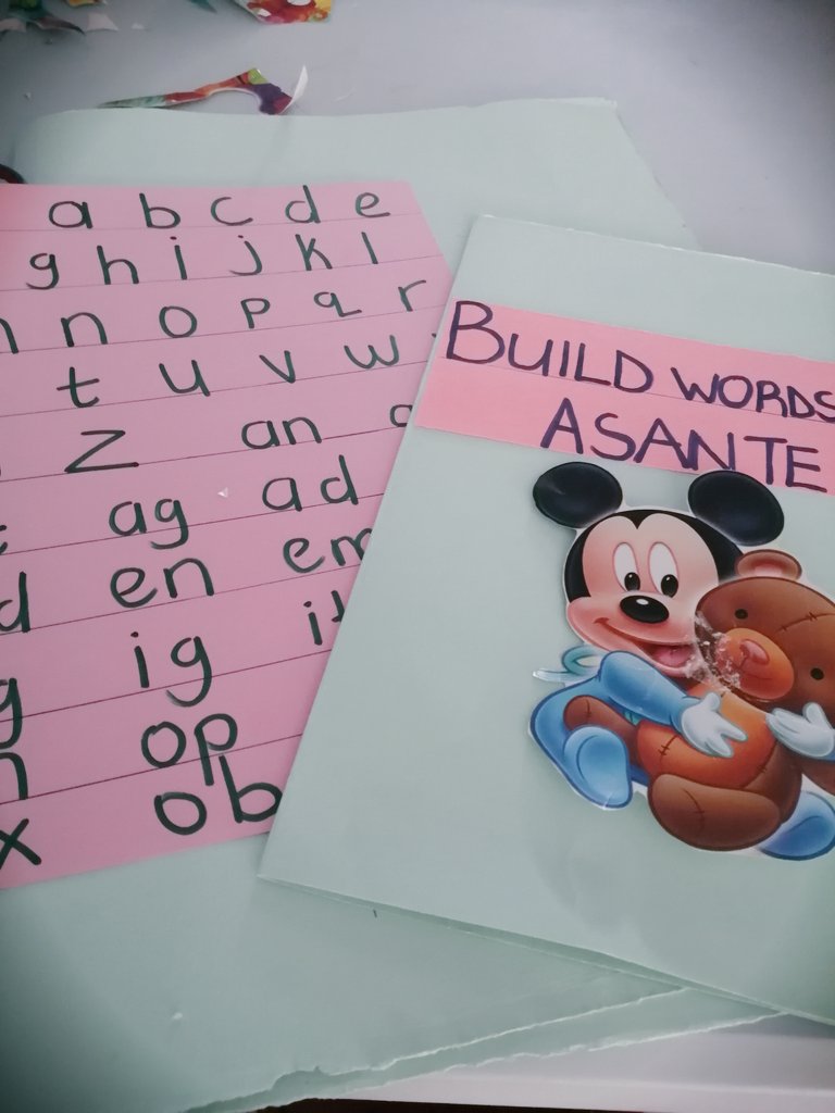 keitmols's tweet photo. Stay home mum duties! Because the 5 year old feels left out when we play scrabble as a family! Now me and her will be playing her way! ๐๐ Don't look at that "Z" OK! ๐คฃ ๐คฃ #Iliveforthis #Famalways ๐๐ https://t.co/aQxBTyzVxj