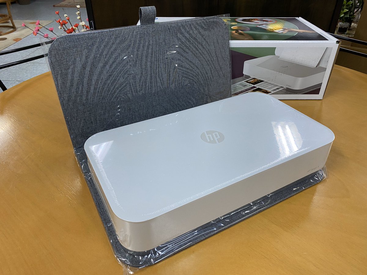 caramelsource's tweet photo. キャンペーン特価だったので購入してみたHPのプリンタ #TangoX が届いた〜
白を基調としたシンプルなデザインにお洒落なグレイのカバー付き😆ホントにコンパクトだから場所を取らないのがイイ!!
PCとワイヤレス接続なのはもちろん。スマホアプリで写真も簡単に印刷できちゃう!使うのが楽しみ〜 https://t.co/T8YXPdUgG1