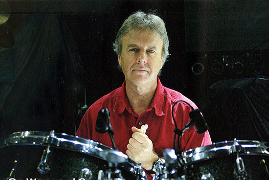 Hoje a fera das baquetas que comandava o ritmo da banda Kansas está completando 69 anos.
Happy Birthday Phil Ehart 