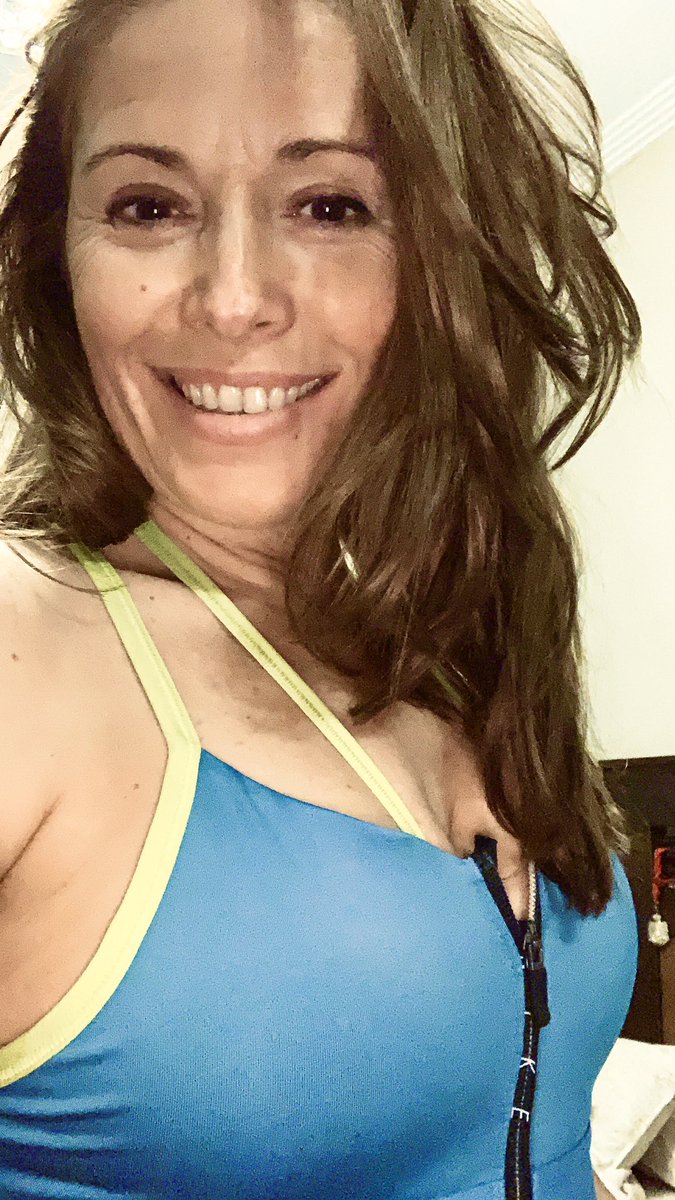 evajimenezlanza's tweet photo. Que bien me encuentro acudiendo al #Gym diariamente y al lado de mi casa, #LowFitDosHermanas #VidaSaludable @Lowfit #LowFit @Vidasanamalaga #Yoga https://t.co/Wytnfp2F2h