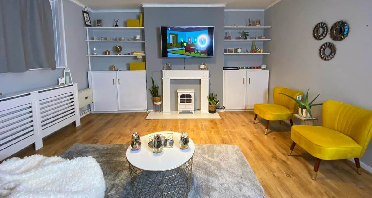 DI_WHY1's tweet photo. Happy New Year Guys. Been very busy this January with a few projects.
Just finished this feature wall project. Came out amazing in the
 •Paint: Warm Pewter(feature wall) &amp; Goose down
•Shelves : MDF Wood (B&amp;Q)
•Cabinet : MDF Wood (B&amp;Q)
•TV mounted 
•Fireplace mounted https://t.co/vAXPE21CuL