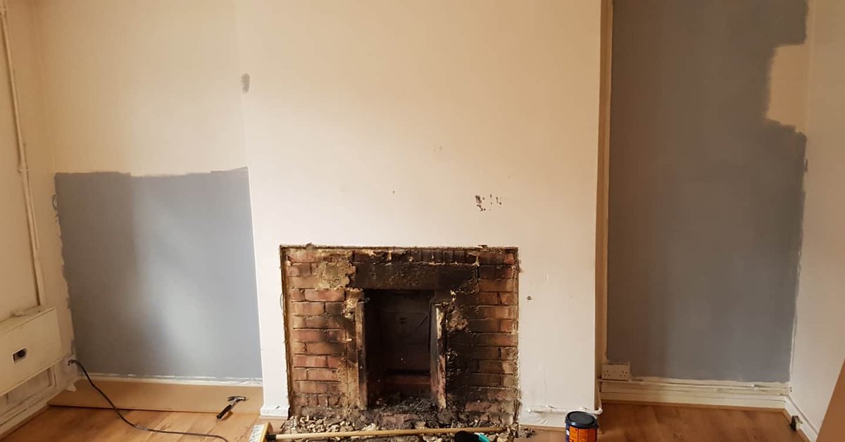 DI_WHY1's tweet photo. Happy New Year Guys. Been very busy this January with a few projects.
Just finished this feature wall project. Came out amazing in the
 •Paint: Warm Pewter(feature wall) &amp; Goose down
•Shelves : MDF Wood (B&amp;Q)
•Cabinet : MDF Wood (B&amp;Q)
•TV mounted 
•Fireplace mounted https://t.co/vAXPE21CuL