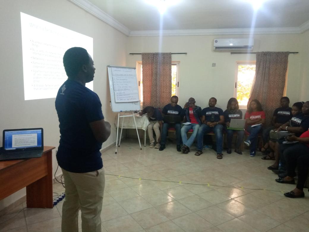 rarespp's tweet photo. Strategic Networking and Policy Advocacy by @Ken_Henshaw at the the ongoing @Health_Earth 2020 Team Building.
#HOMEFTeamBuilding
#DecolonizingNarratives
#HOMEF2020 https://t.co/wR9VKKO7Ue