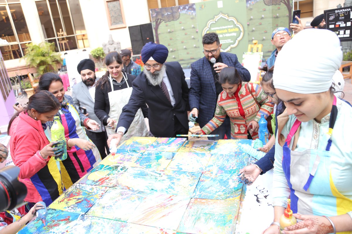 Art Jam with Dashmeet Singh, Anika Singh, Gursimran Kaur and Harinder Singh. They have enjoyed this session a lot.
#Nanakshahi550 #1Ness #1kOankar #fun #DashmeetSingh #AnikaSingh #Kartarpur #GuruNanak550 #550PrakashPurab #Sikh #Gurupurab #GursimranKaur #HarinderSingh