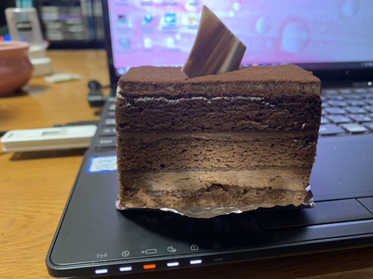 さばん お酒入りのチョコケーキ 名前忘れちゃったけど 久しぶりにめっちゃうまいケーキたべたわ ここの添加物入れないようにしてるし好きだわ パティスリーエム さいたま市