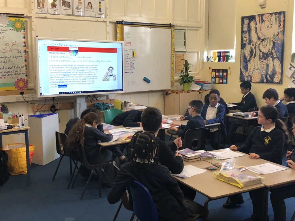 4KD are being adverb detectives! <a href="/GrammarMasters8/">Grammar Masters</a> <a href="/Literacy_Trust/">National Literacy Trust</a> #EnglishAtWyvil