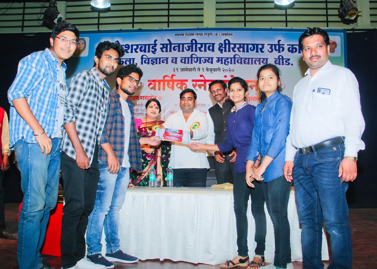 iamsktashan's tweet photo. It was really best moments of my life 😍😍
We got #First_Prize for my project Website Development with Cyber Awareness in science exhibition at my college😇😇
And captured some memories of this exhibition 😊😊😊
#computersciencestudents
#TuesdayMotivation #tuesdayvibes https://t.co/xqGYrbyMWw