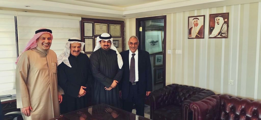 مع الأحبه 

1- المستشار : حمادة أبو النجا

2- أبن العم : غانم خالد الجنفاوي

3- العم : عبدالحميد منصور الصراف

4- أخوكم : سعود لماس المسلم

الثلاثاء    4 فبراير  2020 م