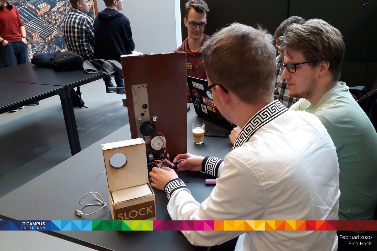 itcampusrdam's tweet image. Maandag vond op IT Campus Rotterdam het slot van de minor Security Lab van  @hsrotterdam plaats. De studenten presenteerden hun projecten aan een jury van bedrijfspartners.

#FinalHack #Securitylab #Minor #Rotterdam