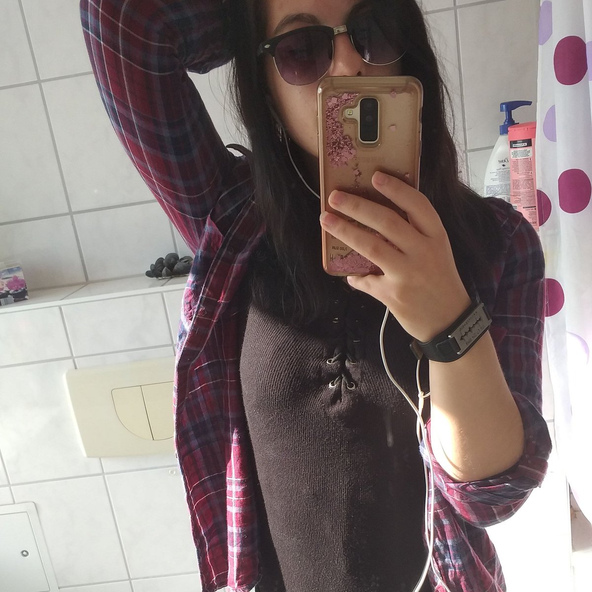 Jani_black2000's tweet photo. #NeuesProfilfoto
#nextlevel
#newlife 
#gothgirl 
#metalgirl 
#gothic https://t.co/JiWRWdIksv