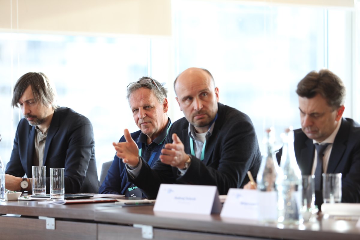 Jednym z wydarzeń towarzyszących tegorocznym Ryzykom i Trendom było Polish-Dutch E-Mobility Roundtable. Dyskusję o #emobility zorganizowaliśmy we współpracy z <a href="/NLinPoland/">NL Embassy in Poland</a>.

#RisksTrends2020