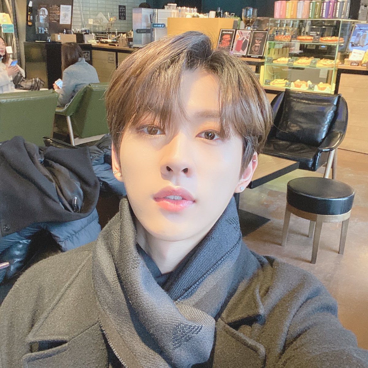 Noir__official's tweet photo. 오늘 비도 오고 눈도 오던데 루미들 조심하구 요즘 날씨 추워지니까 따듯하게 입고다녀요 찡끗>_< https://t.co/dTjZGJG5xP