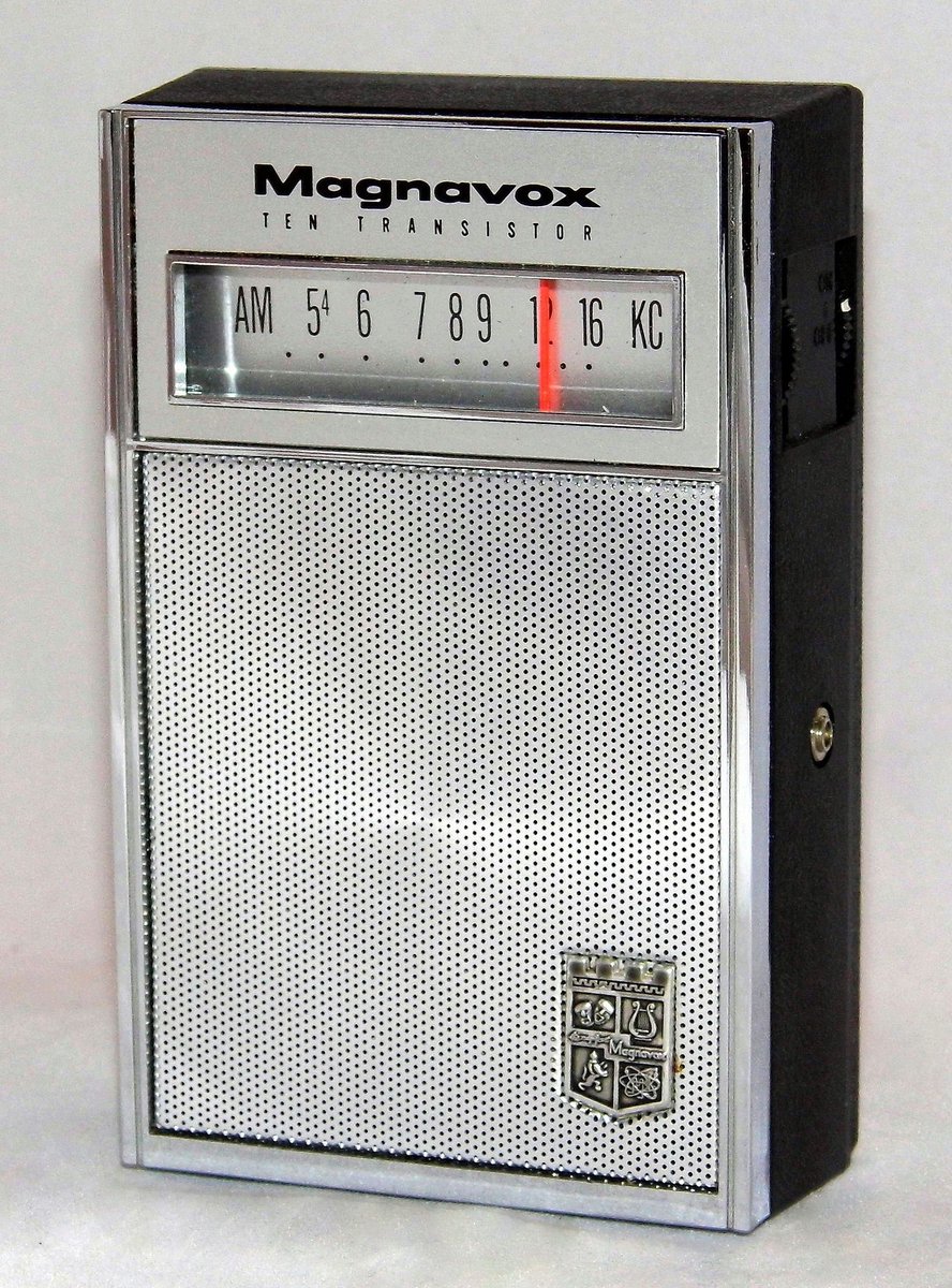 bkontheair's tweet photo. I love vintage AM #transistorradios 📻 They are works of art- and you can still hear #BKontheAir on one every Saturday locally! https://t.co/CsjOFZ2f5Y