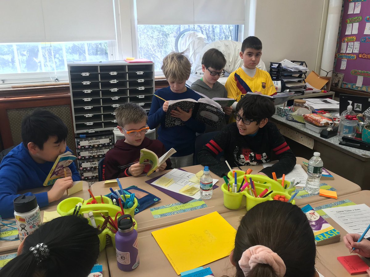 costello_lv's tweet photo. 3H visits our Book Clubs #lvcsdlearns @mhauck2 https://t.co/wIubnmIqfW