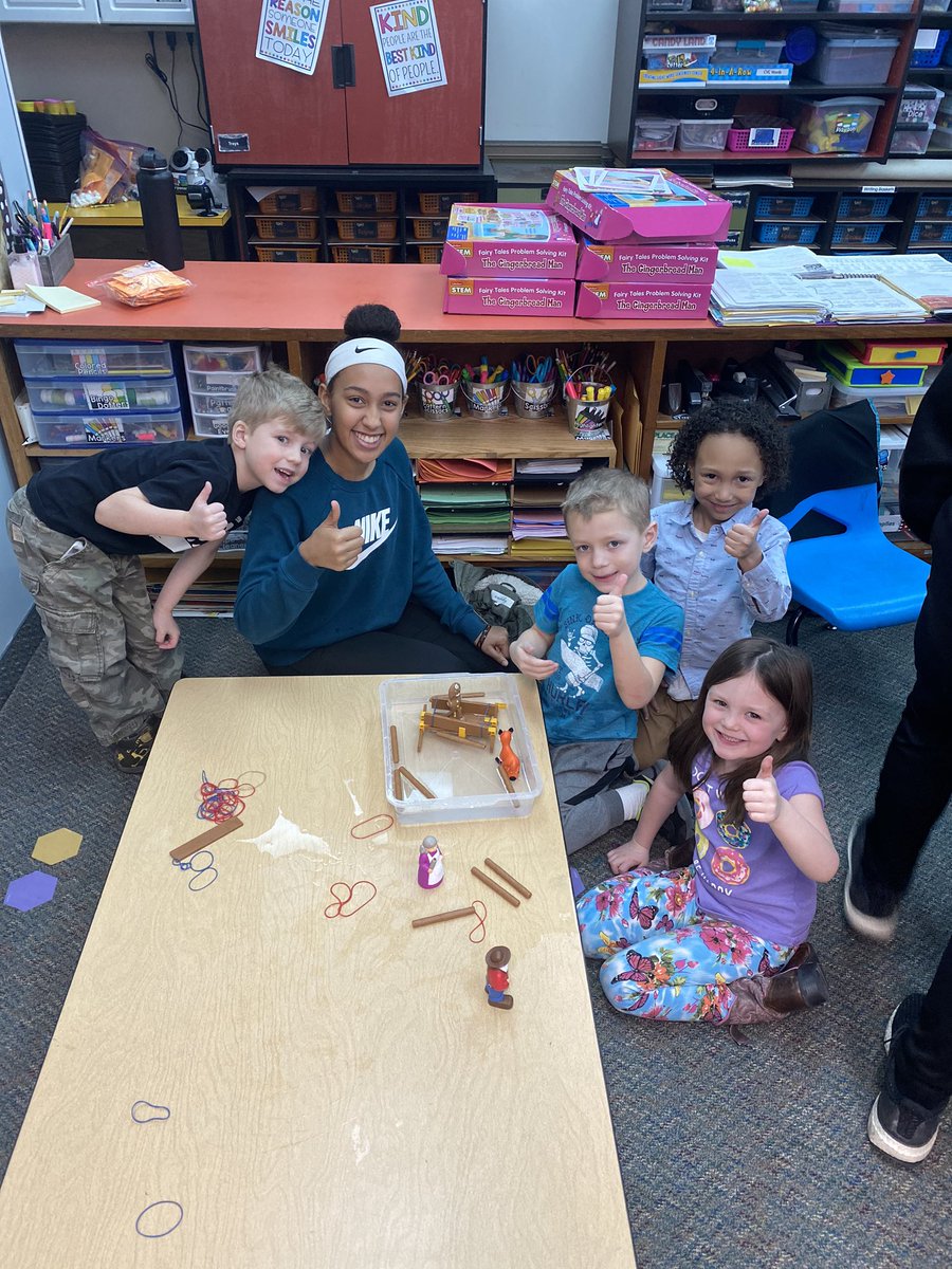 CaleyJohnson77's tweet photo. @mrsnelsoninkdg @JulieHolub71 So much fun!! So thankful for all the help from 7th graders! ❤️ https://t.co/rgTtDXleP4