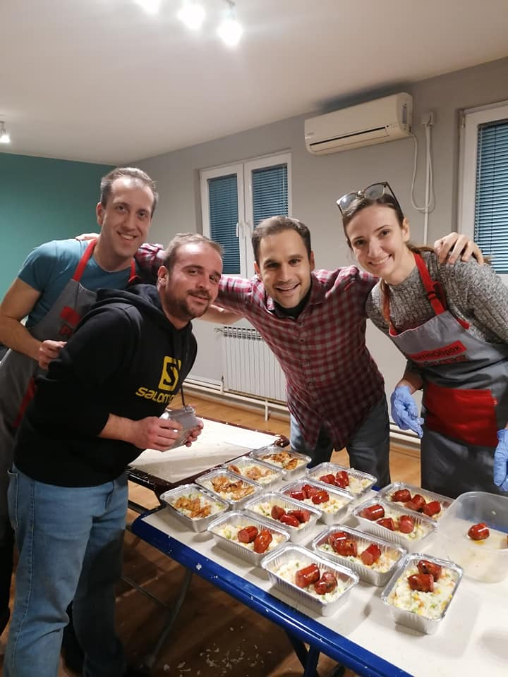 Минатиот петок бевме дел од #ретвитниоброк и подготвивме 153 вкусни оброци за оние на кои им се најпотребни.❤️🌷