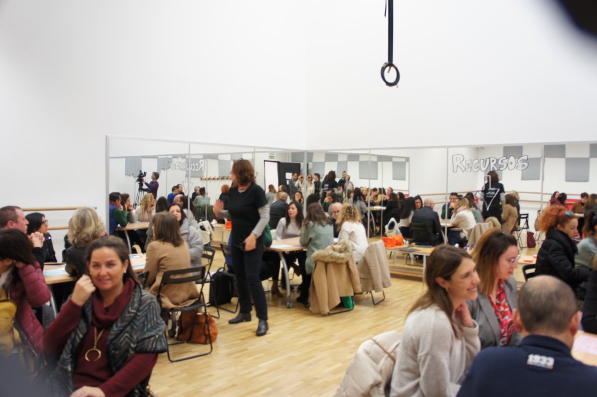 econoempleoEXT's tweet photo. La tercera sesión de ‘Viajando con cultura emprendedora’ reúne en Badajoz a más de 200 docentes para trabajar en la #Extremadura sostenible: https://t.co/luJMhJjKiW
@CulEmprendedora @maldonado_eco @IJExtremadura https://t.co/avwuE9t76R