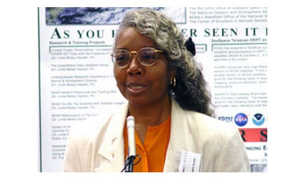 MsAllenSTEMCo's tweet photo. Another Hidden Figure and African American STEM Scientist and Inventor, Valerie Thomas. #BlackHistoryMonth
#HERtory #sheldonSTEM https://t.co/pTRUAkhNmf