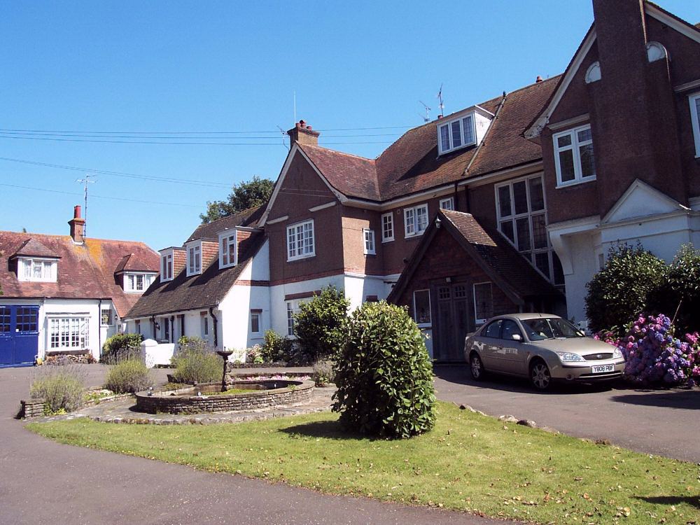 ShuttleworthBex's tweet photo. Close to Little Common, beautiful location, Two bed first floor apartment forming part of the Old Manor, Modern kitchen, Private Balcony, Beautifully maintained secluded communal gardens, South &amp; West facing Sea Views
£275,000
01424 730530 https://t.co/WpfZklSCso