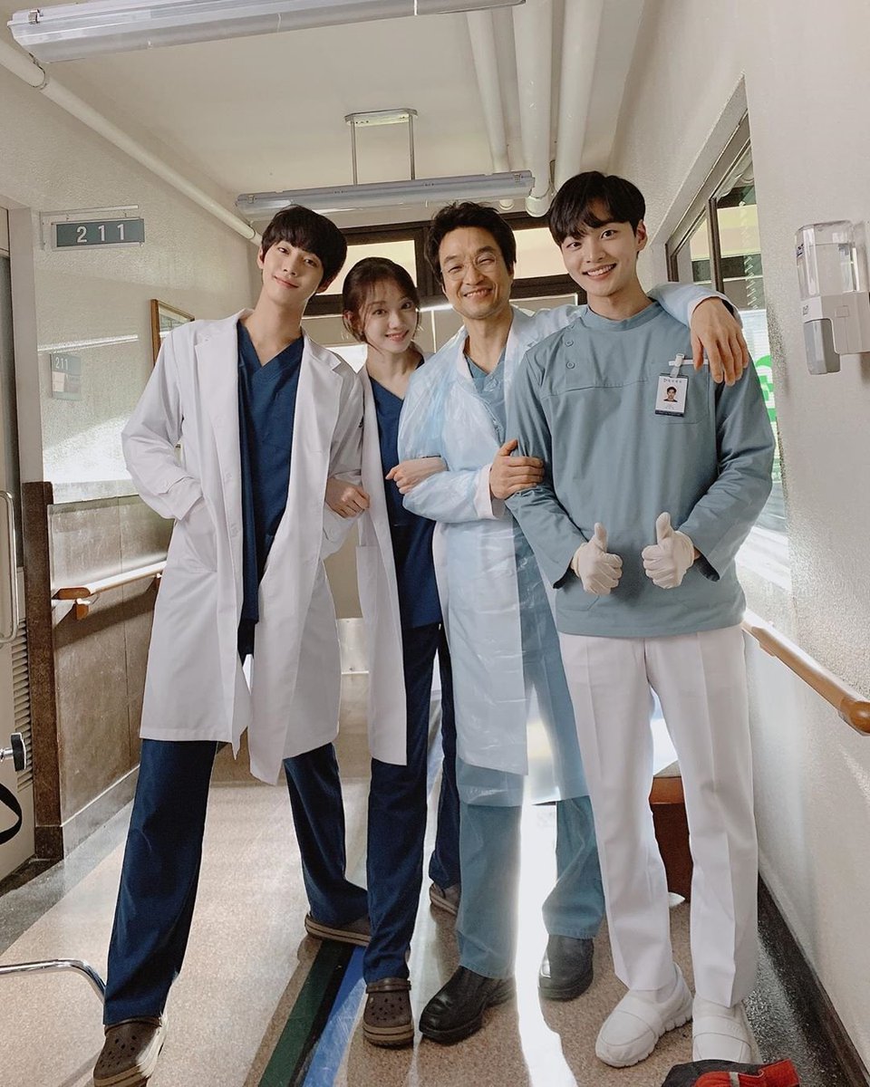 [2020.02.04] Lee Sung Kyung ( @heybiblee) insta update with Paul, Han Suk Kyu & Kim Min Jae: 잠시후 만나요 https://www.instagram.com/p/B8JQZp5g9bm/&nbsp; @StarhausM #안효섭 #ahnhyoseop #seowoojin #leesungkyung #kimminjae #hansukkyu #낭만닥터김사부시즌2