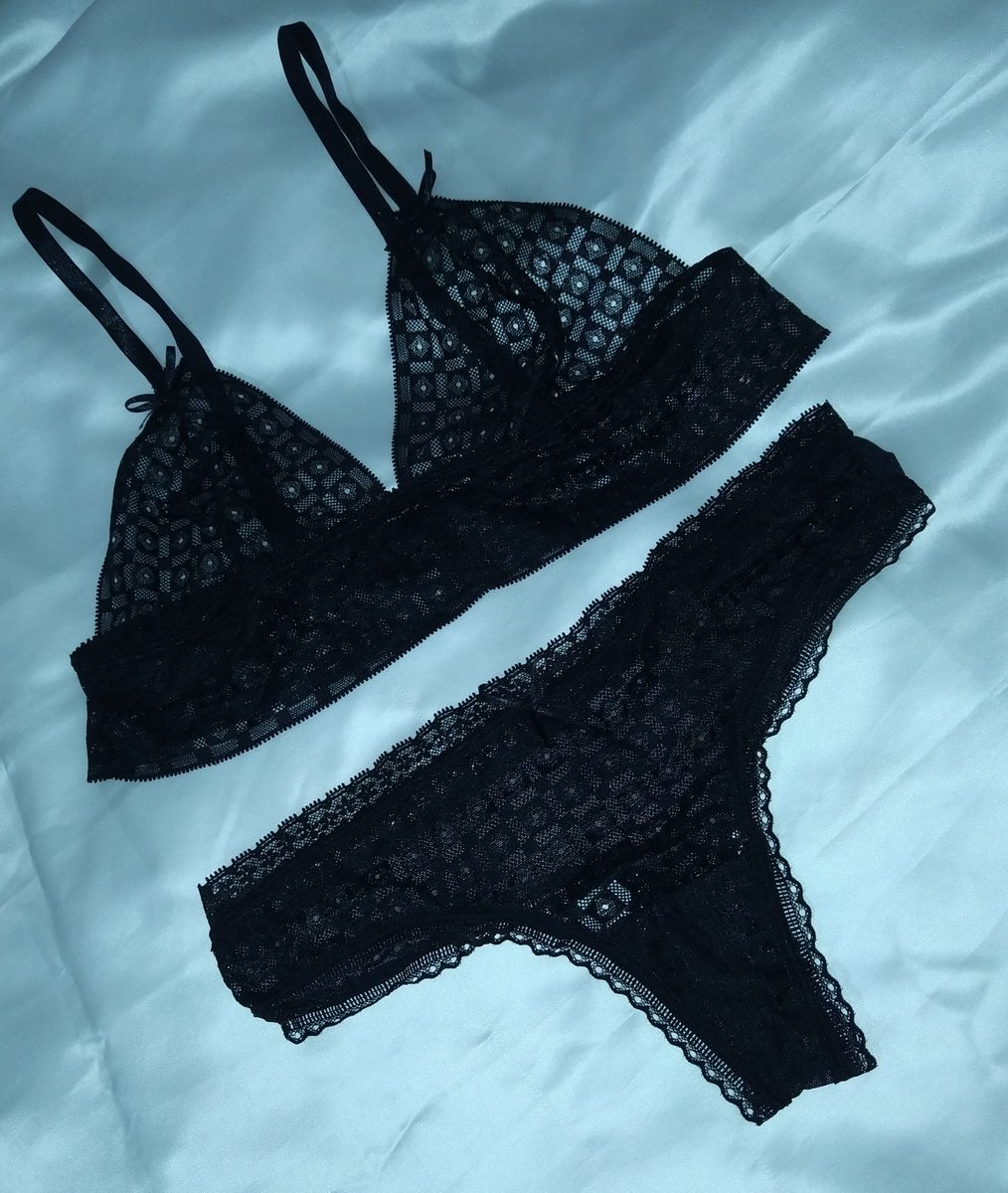 saraagarciao's tweet photo. Mi tía diseña sus propios conjuntos de lencería, los cuales son todos únicos. Ella está intentando hacerse un huequito en el mercado 🥰
Agradecería muchísimo RT 🙏🏽
Su ig es: lingeriebendice 
Estos son algunos de los conjuntos, si os interesa alguno no dudéis en escribirme 📩: https://t.co/djD2oAlIkV