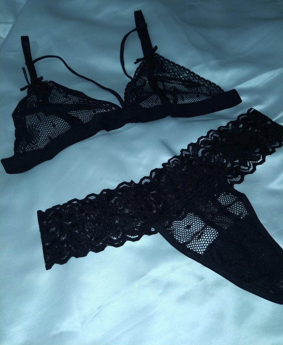 saraagarciao's tweet photo. Mi tía diseña sus propios conjuntos de lencería, los cuales son todos únicos. Ella está intentando hacerse un huequito en el mercado 🥰
Agradecería muchísimo RT 🙏🏽
Su ig es: lingeriebendice 
Estos son algunos de los conjuntos, si os interesa alguno no dudéis en escribirme 📩: https://t.co/djD2oAlIkV