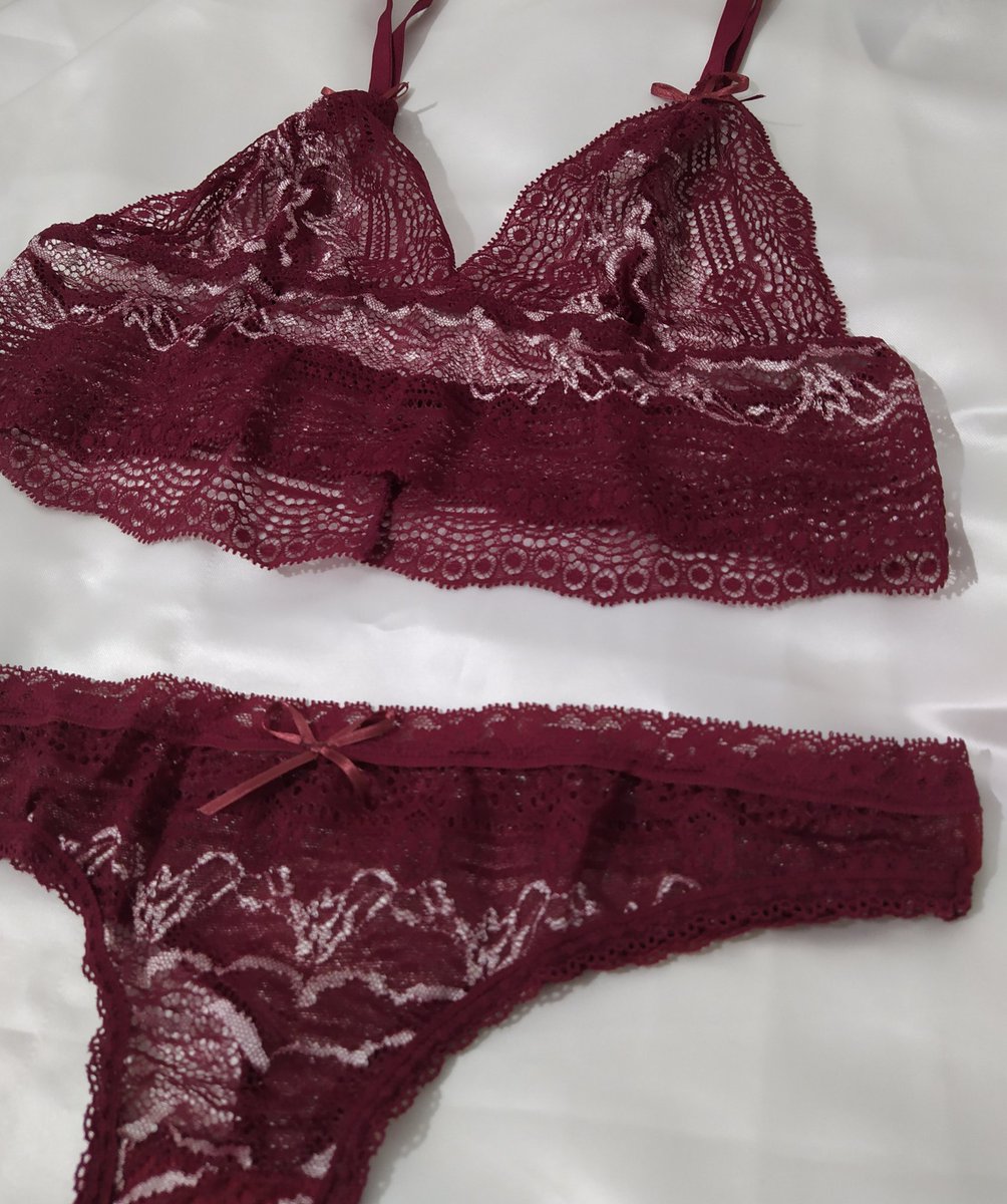 saraagarciao's tweet photo. Mi tía diseña sus propios conjuntos de lencería, los cuales son todos únicos. Ella está intentando hacerse un huequito en el mercado 🥰
Agradecería muchísimo RT 🙏🏽
Su ig es: lingeriebendice 
Estos son algunos de los conjuntos, si os interesa alguno no dudéis en escribirme 📩: https://t.co/djD2oAlIkV