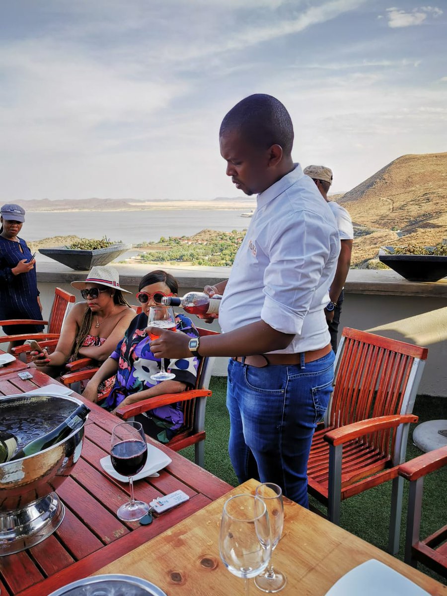 Mothusi_Pana_23's tweet photo. #shotleftwithcassper a lovely weekend away in the Gariep Dam Area in the Free State, tractor rides around the dam and lovely Cheese & Wine set up with beautiful view of the Gariep Dam....#IDoTourism #Ilovefreestate #Shotleft https://t.co/JJGbUyojVV