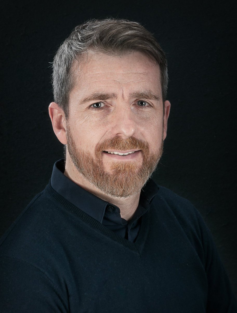 Vincent  Faillet enseignant en sciences de la vie et de la Terre et doctorant en sciences de l’éducation à l’université Paris Descartes. Auteur de ouvrages sur ce sujet : La métamorphose de l’école quand les élèves font la classe et Remodeler sa salle de classe et sa pédagogie. »