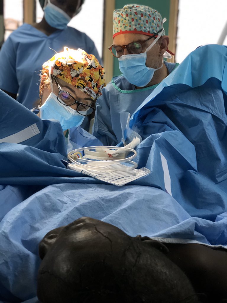 CirugiaTurkana's tweet photo. Día intenso de trabajo también en #Kakuma. Consulta y quirófanos a tope. #helpturkana #surgeryinturkana #cirugiaenturkana https://t.co/kNaiMLMvEg