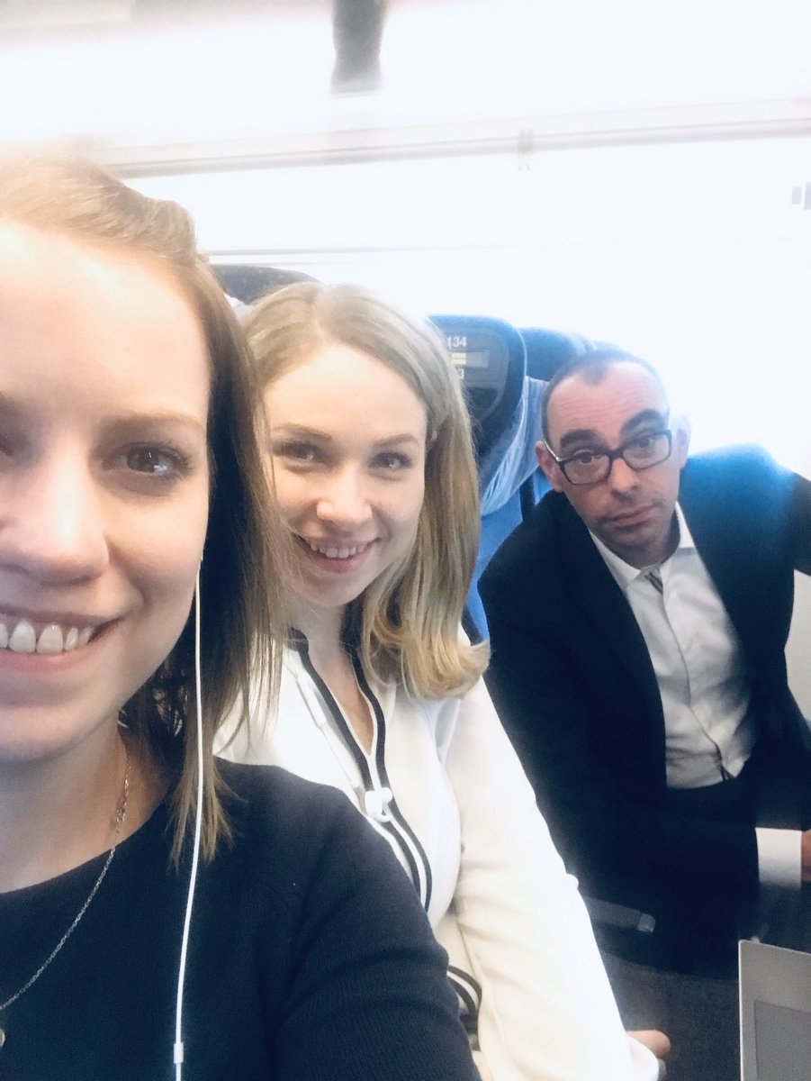 _danny991_'s tweet photo. 1 Jahr Oberauer verging wie ein Wimpernschlag - und war voller Eindrücke, Erlebnisse und Erfahrungen. Ich sage #danke für das beste Team 💙 @AnnaWellendorf @SebastianVesper  und freue mich auf noch mehr gemeinsame Zeit! #TeamworkMakesTheDreamWork https://t.co/5LZxudslN5