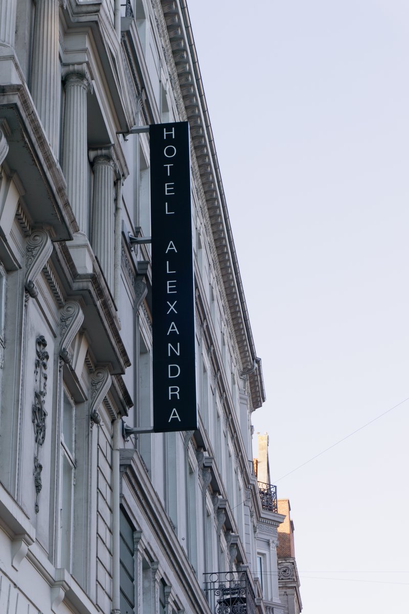 One of those rare and beautiful winter days, with clear blue skies and the morning sun caresses the facade of the hotel⁣ ☀️🏨

Photo by: Rebecca Goddard 

#HotelAlexandra #Midcentury #Design
