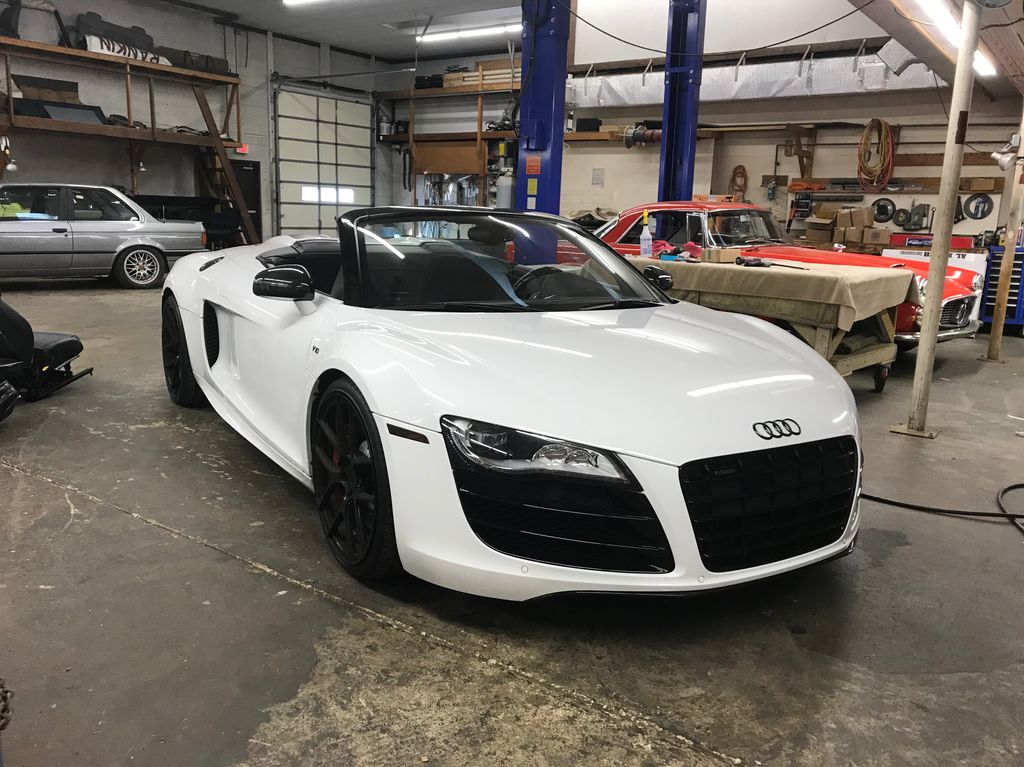 Audi R8 Spyder convertible 