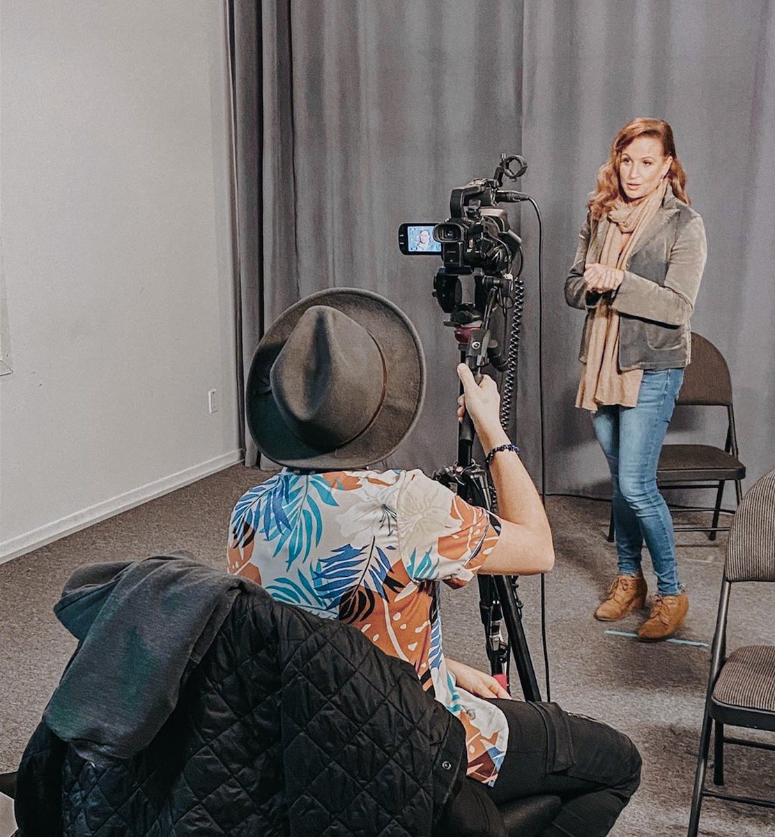 mcilroyandassoc's tweet photo. "I spent January in April’s class... After a month of classes I realized my own power to dig in deeper, work harder &amp; keep going. It was so inspiring &amp; insightful. The stars are a little brighter again. ✨- @JillianWalchuk 
-
#livesnotlines https://t.co/tmVzvdNUgB
