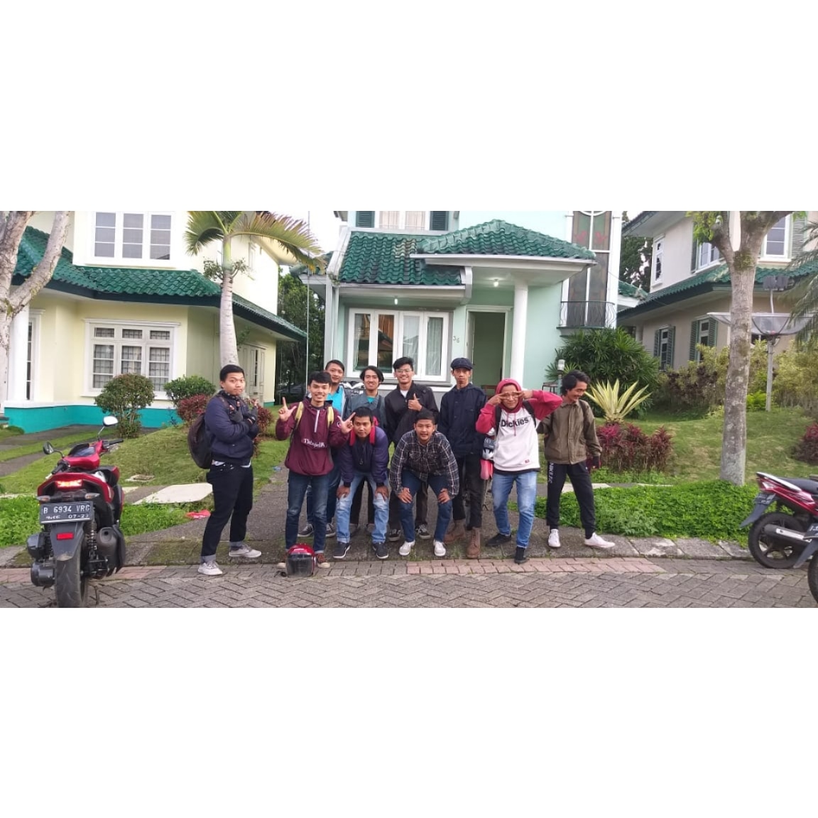 MahmudY41199601's tweet photo. Libur kecil kaum kusam 
#Liburan https://t.co/M15EzgLLSO